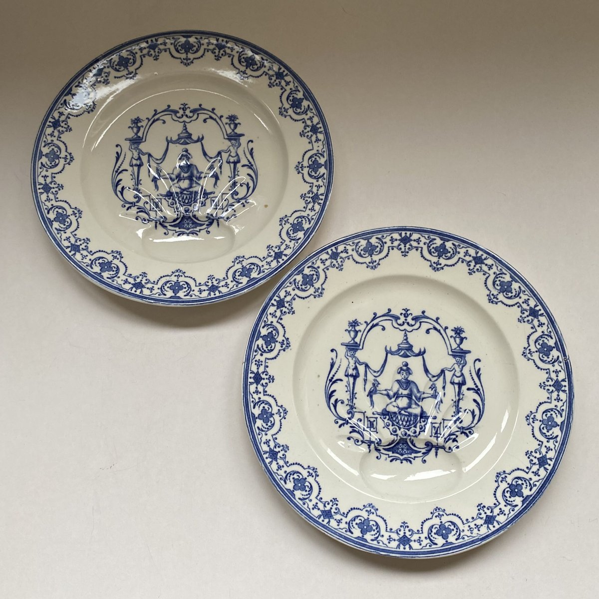 ヴィエイヤーボルドー ムスティエ ディナープレート E フランスアンティーク食器 ヴィエイヤーボルドー ムスティエ ディナープレート E フランス