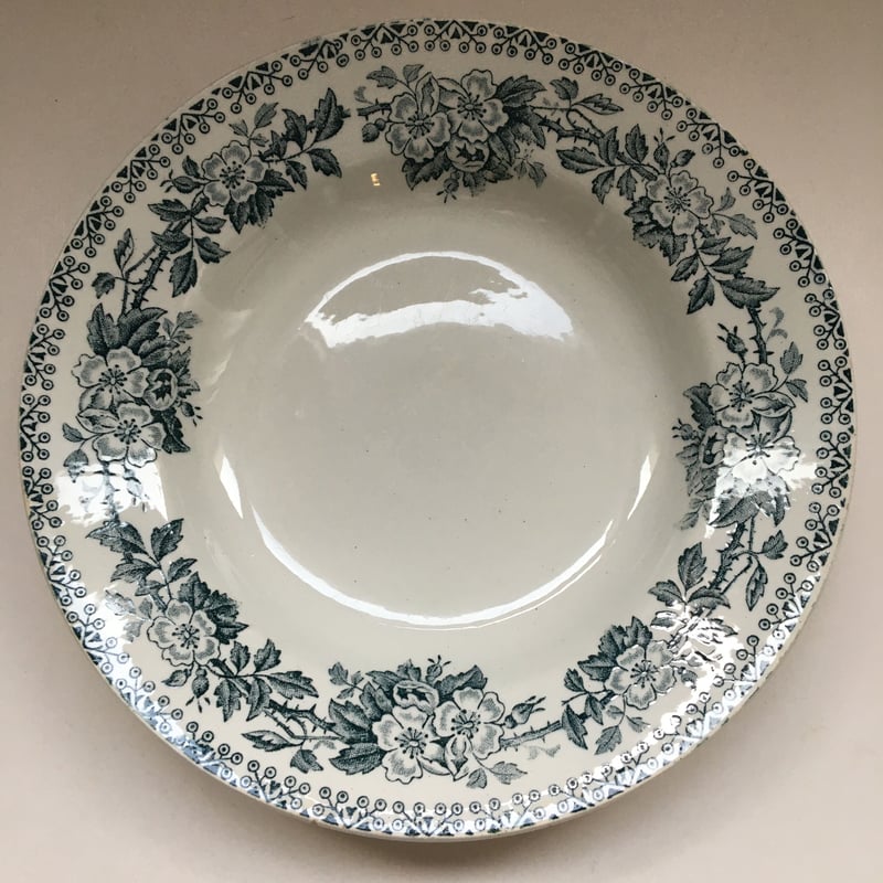 超レアー三角スタンプ！スージークーパー「赤い花柄」八角プレート