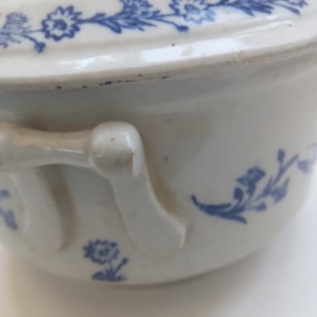 １９３０年代　サン・ユーズ　キャセロール　グレ　ブルーの小花柄