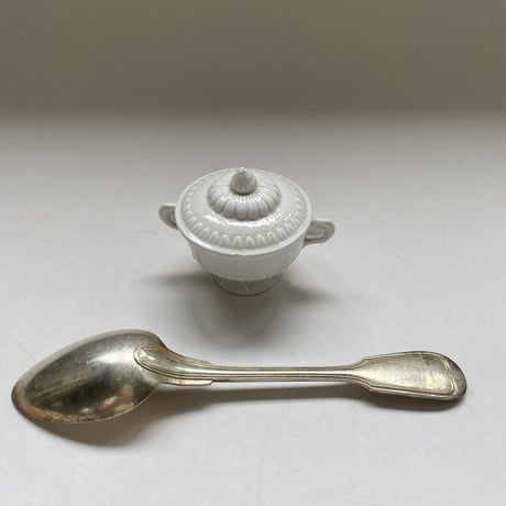 20世紀　イタリア製　バサーノ　ムタルディエ　白い陶器　マーガレット