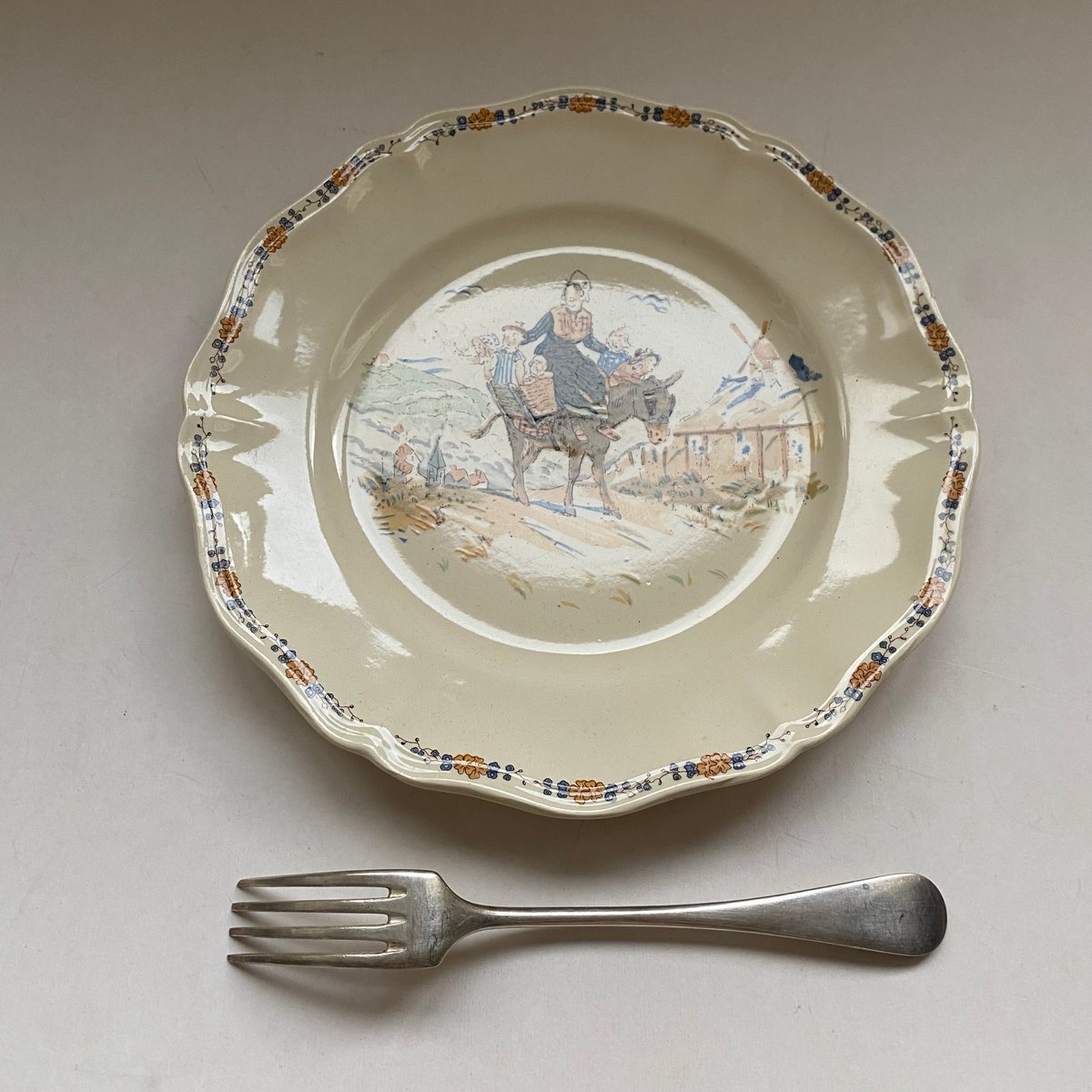 フランスアンティークサルグミンヌ アンファンリシャールレギュミエ