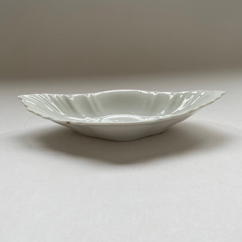 初期の磁器製のラヴィエ ラヴィエ 白磁 菱形 レリーフ | campagne à paris vintage