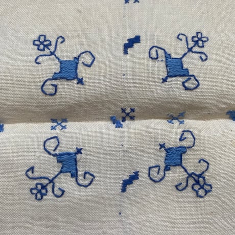20世紀前半　プチ・ナップとセルヴィエット　セット　メティス　ブルーの刺繍