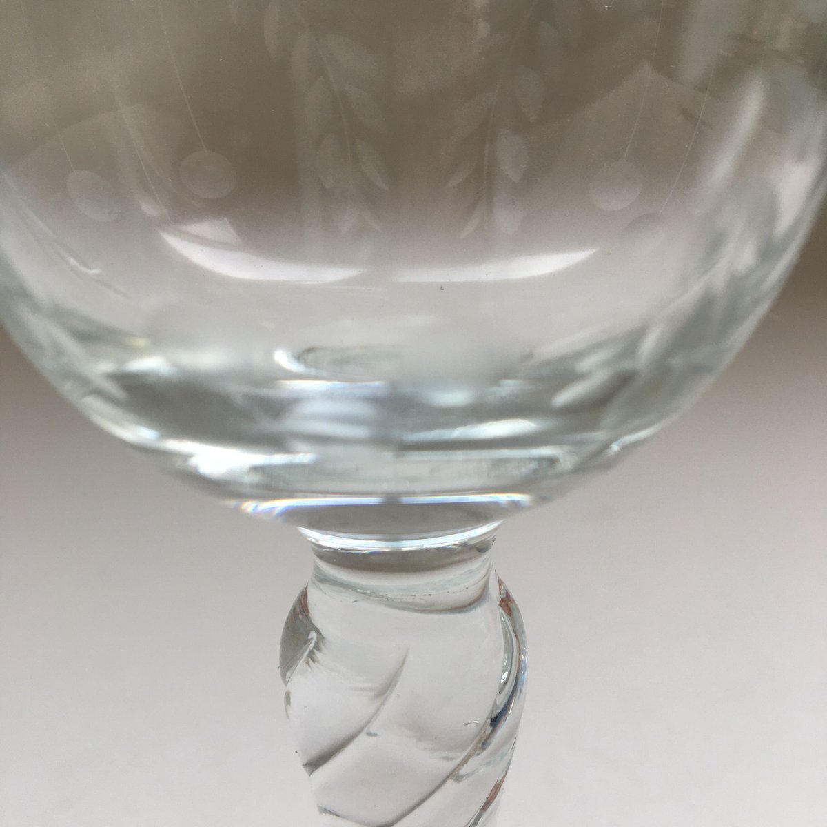 アンティーク　カットガラスの器　お花の形 アンティーク カットガラスの器 お花の形 アンティーク カットガラスの