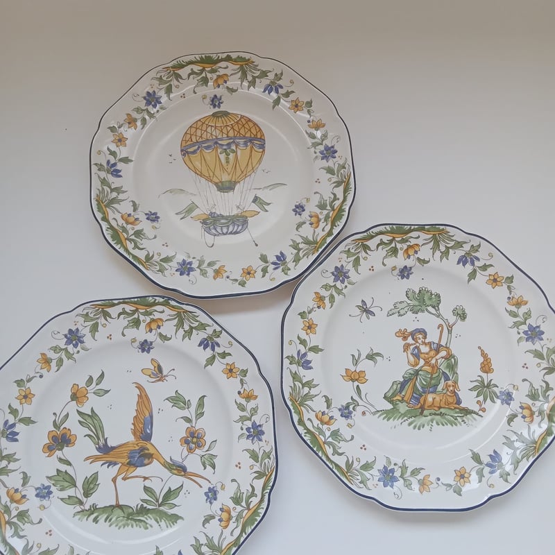 ムスティエ美しい多色使いの飾り皿