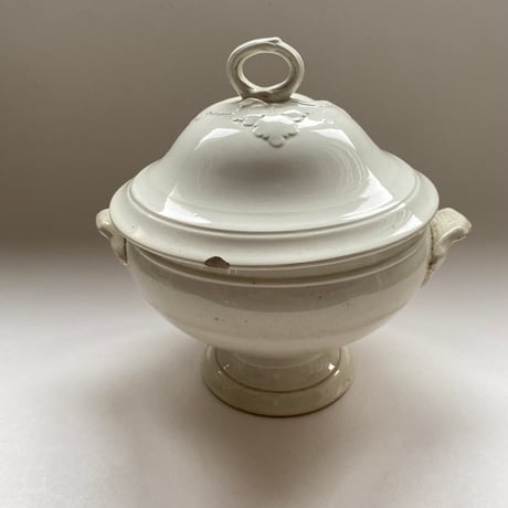 19世紀　ショワジー・ル・ロワ　レギュミエール　白陶器　リングの取っ手　ぶどうの葉