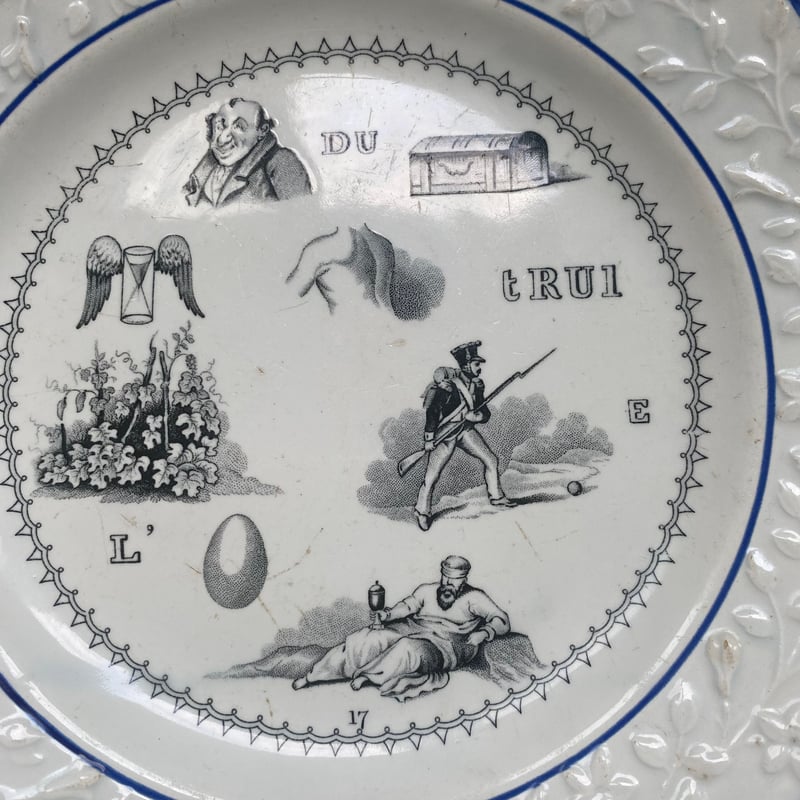 超美品19世紀ショワジー　可愛い小花レリーフ皿　フランスアンティーク 美品19世紀ショワジー 可愛い小花レリーフ皿 フランス