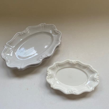 ２０世紀後半　ムスティエ　ラリエ　プチ・ラヴィエ　白い陶器