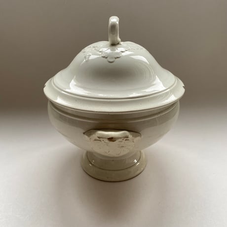 19世紀　ショワジー・ル・ロワ　レギュミエール　白陶器　リングの取っ手　ぶどうの葉