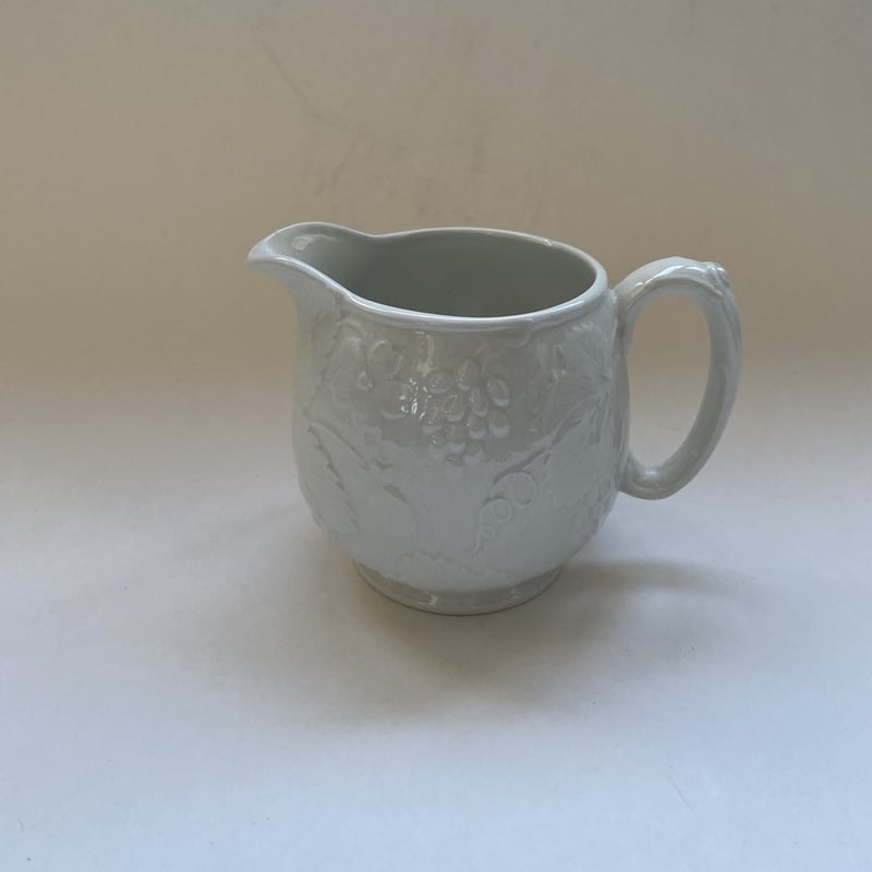 アンティークのガラス食器、イギリスで見つけたガラスのミルク