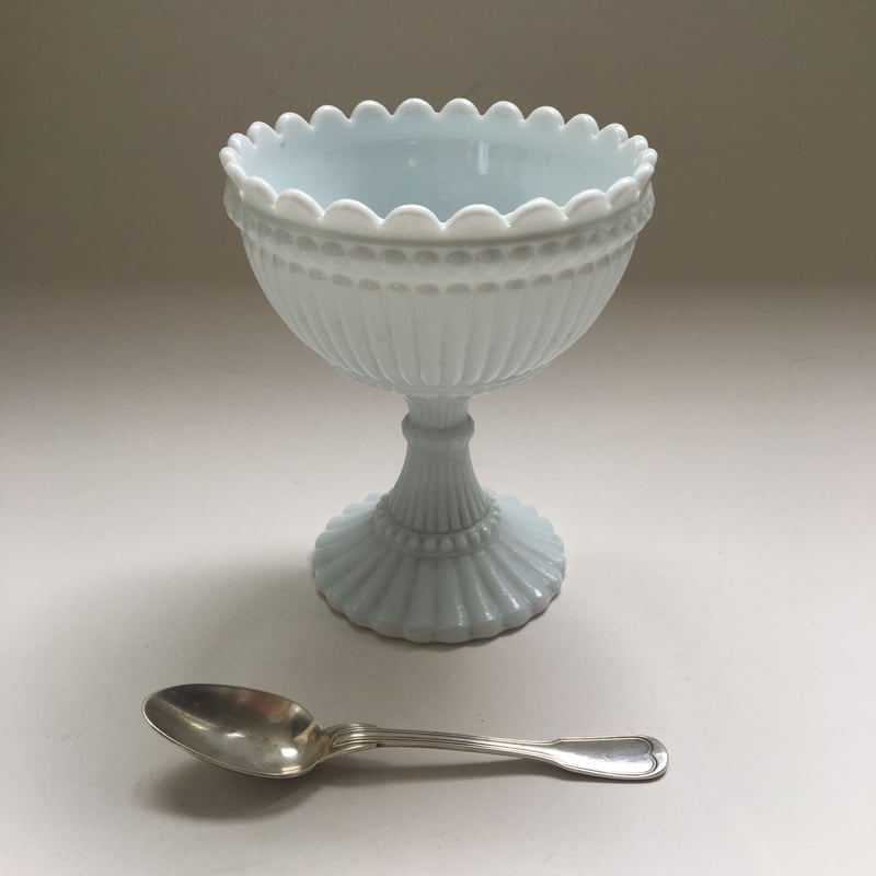 ★新品未使用★バーニーズニューヨークのガラス製ボンボニエール 1920年代 オパリン ミルク・ガラス ボンボニエール (蓋無し