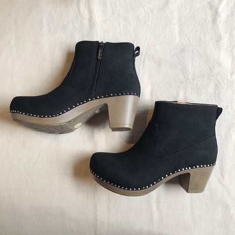 Dansko  ダンスコ  SARAH スタッズショートブーツ