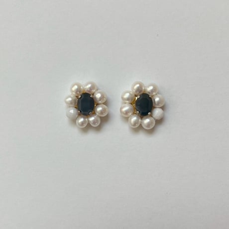 HUE ヒュー　　Blooming Daisy earrings  🌼
