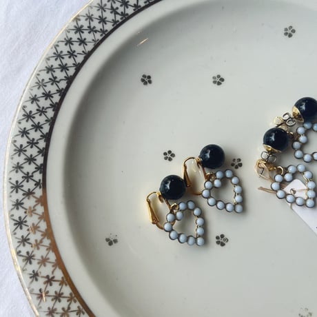 HUE ヒュー　　vintage heart catch pierced earrings【Black onyx】