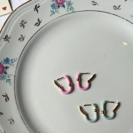 Feeka フィーカ　Boucles d'oreilles Mini Georgy　エナメルスクエアフープピアス　＜2colors＞