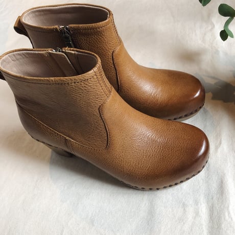 Dansko  ダンスコ  SARAH スタッズショートブーツ
