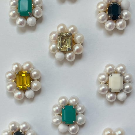HUE ヒュー　　Blooming Daisy earrings  🌼