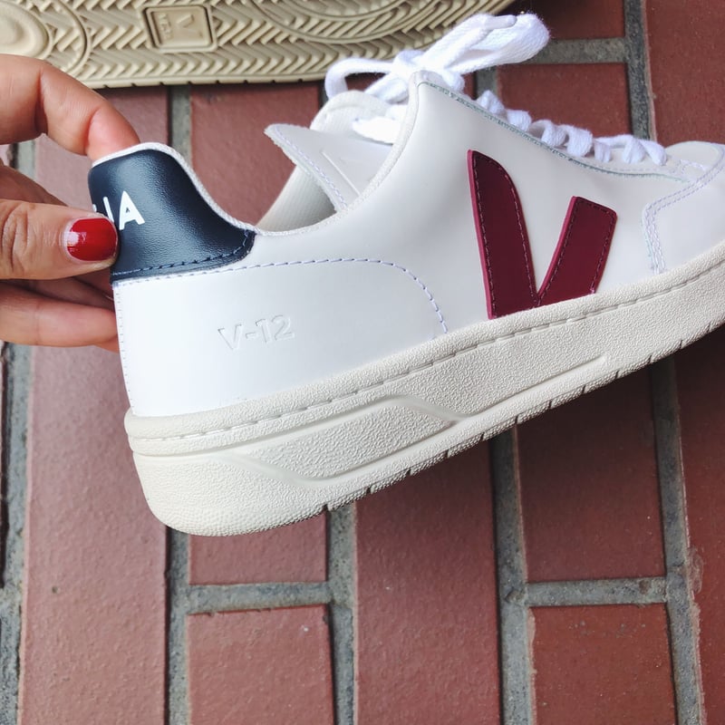 VEJA ヴェジャ V12 レザースニーカーEXTRA-WHITE MARSALA NA...