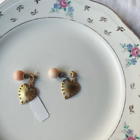 HUE ヒュー  Metal heart catch pierced earrings【Pink coral】
