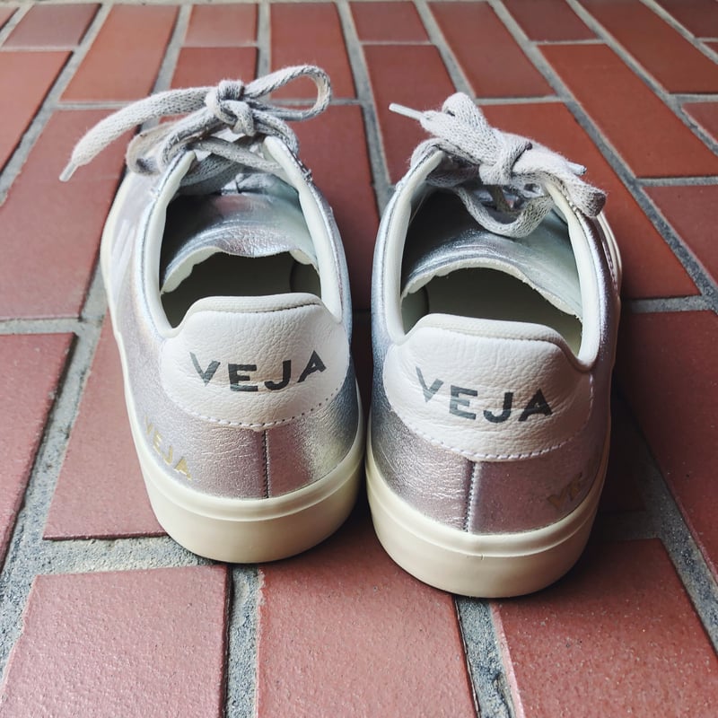 VEJA ヴェジャ CAMPO レザースニーカー SILVER/WHITE | Ha...