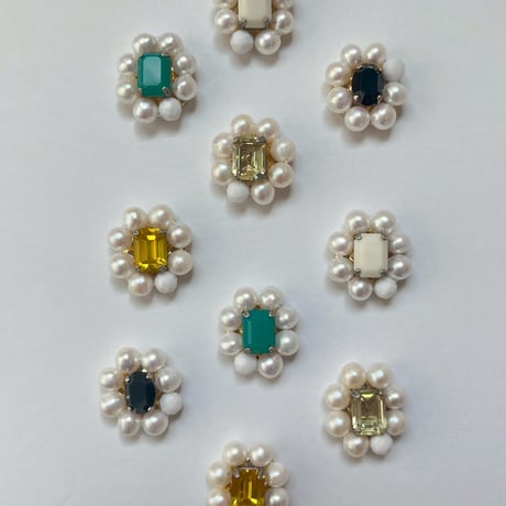 HUE ヒュー　　Blooming Daisy earrings  🌼