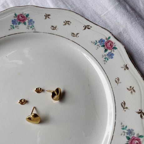 Feeka フィーカ　Boucles d'oreilles Lily  ハートピアス