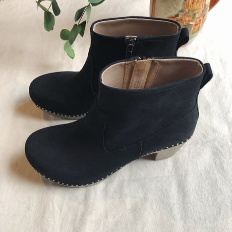 Dansko  ダンスコ  SARAH スタッズショートブーツ