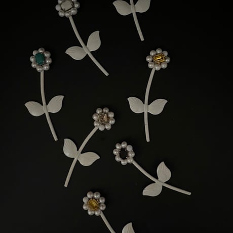 HUE ヒュー　　Blooming Daisy earrings  🌼