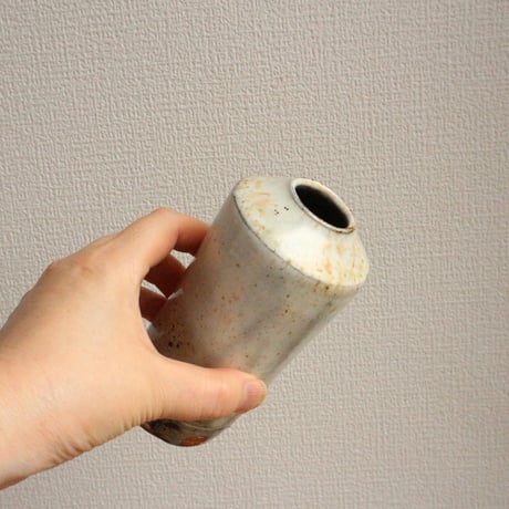 粉引筒掛け花入 / 高木剛