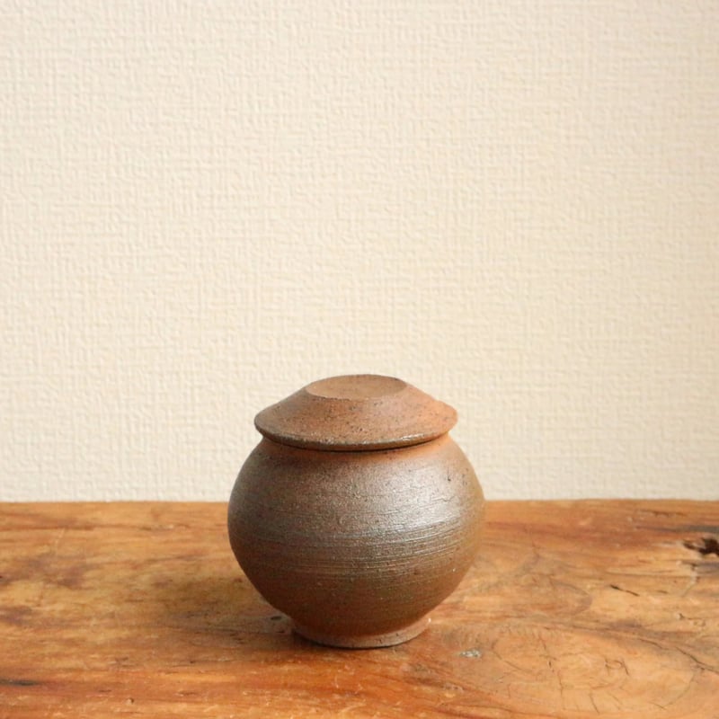 波状模様の陶器壺 木製蓋付き 波状模様の陶器壺 木製蓋付き 波状模様の陶器壺 木製蓋付き【公式通販】