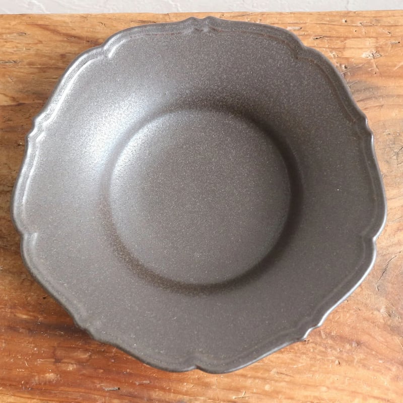 輪花中深皿黒マット / あわびウェア | モノスタイル onlineshop