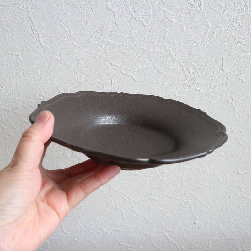 輪花中深皿黒マット / あわびウェア | モノスタイル onlineshop