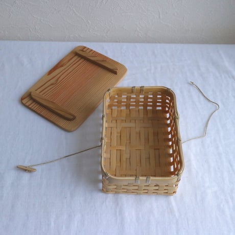 竹のお弁当箱Mサイズ　/   タケカンムリ（予約）