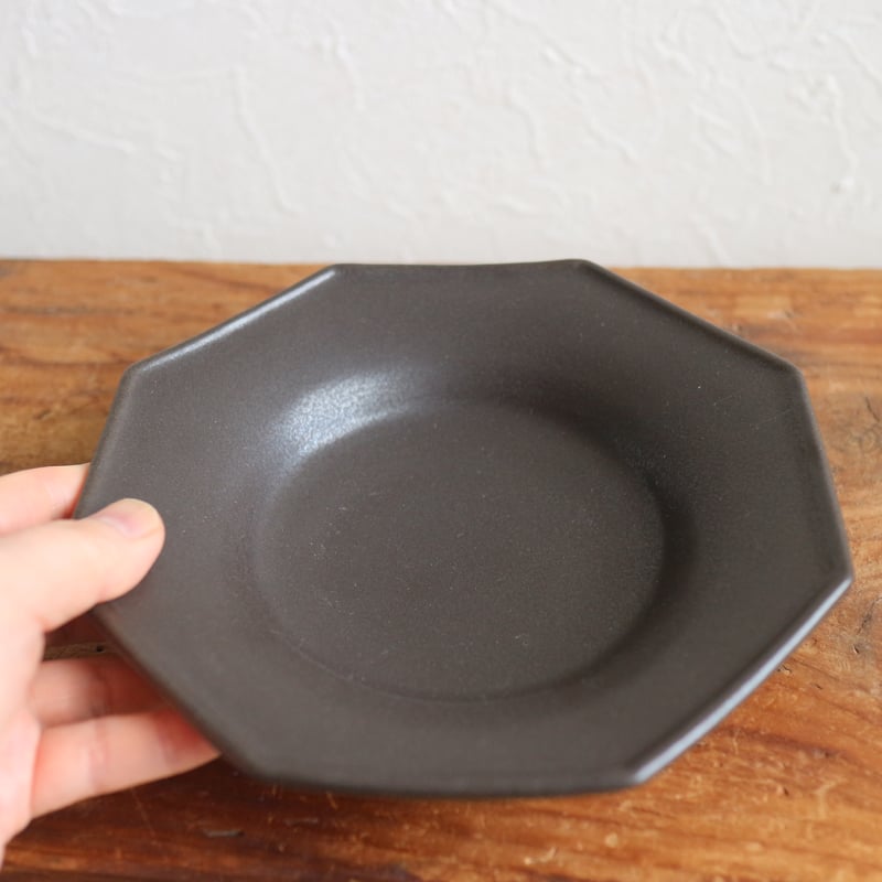八角中深皿黒マット / あわびウェア | モノスタイル . shop
