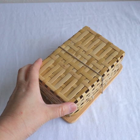 竹のお弁当箱Mサイズ　/   タケカンムリ（予約）