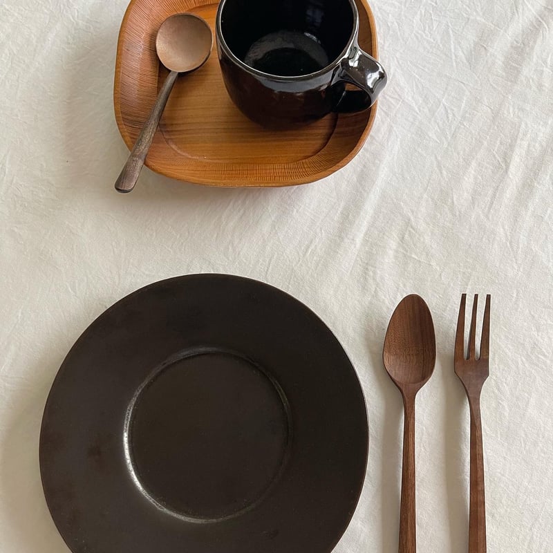 ワイドリム皿/ 今井律湖 | モノスタイル . shop ワイドリム皿/ 今井律湖 | モノスタイル . shop