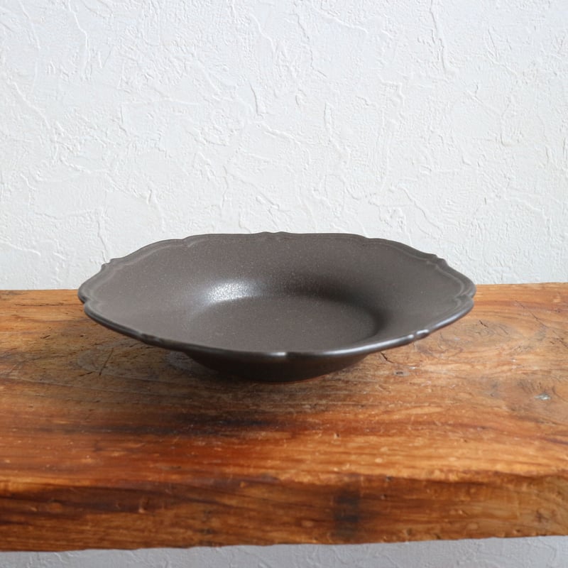 輪花中深皿黒マット / あわびウェア | モノスタイル onlineshop