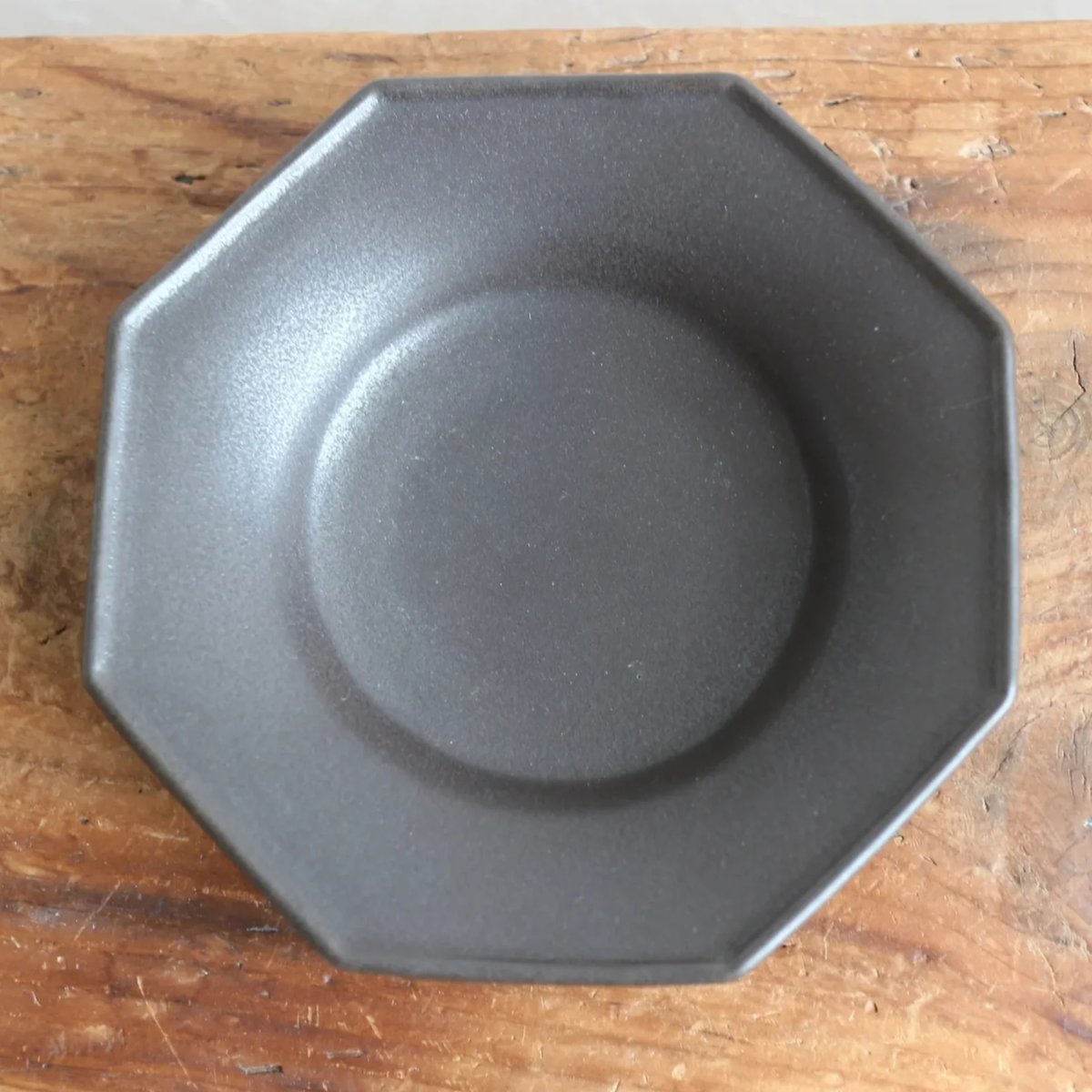 八角中深皿黒マット / あわびウェア | モノスタイル onlineshop