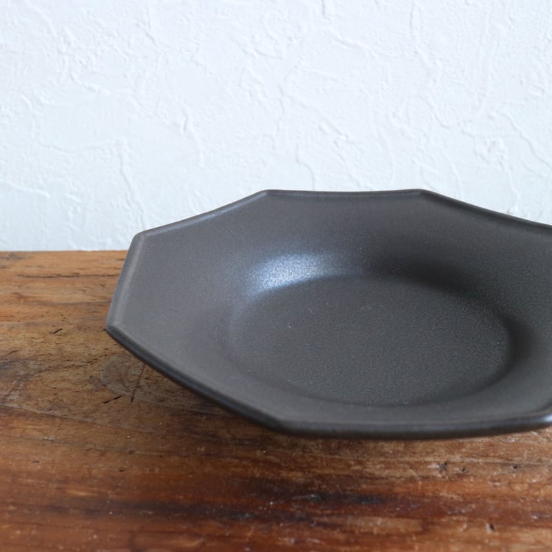 八角中深皿黒マット / あわびウェア | モノスタイル onlineshop