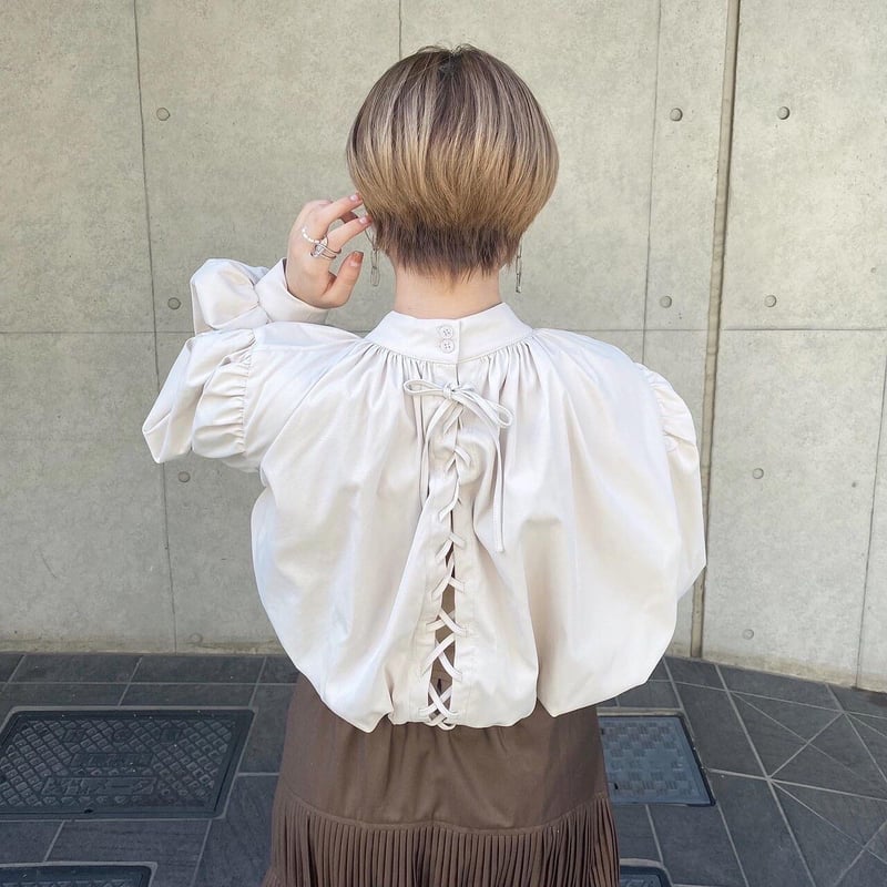 バックレースアップパフブラウス【211-1001】 | Deisy lotte