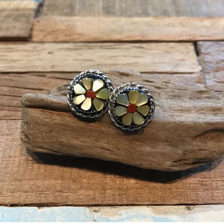 ☆zuni☆フラワーピアス