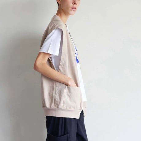 CLO380 : V-neck vest