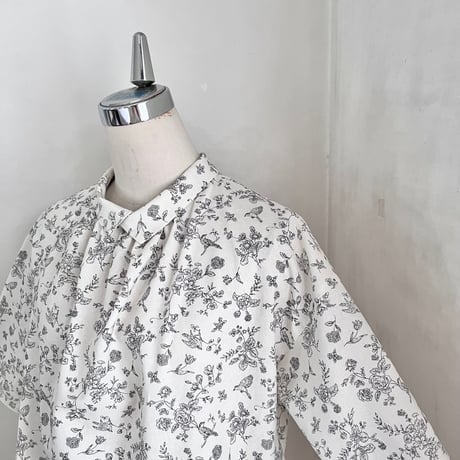 こかげシャツ　半袖　コットン　花鳥プリント　キナリ　　　　　　　　01-24213-0390
