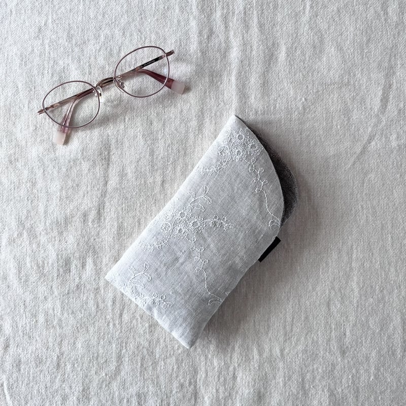 【リネン刺繍　kako☆ページ】クッションカバー　メガネケース d30efb4867fab00b1da558eadf3ddd
