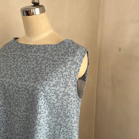 ジャスミンワンピース　コットンシーチング　ブルー小花プリント　07-26301-5990