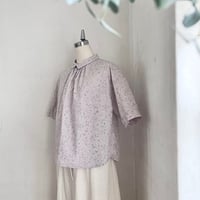 こかげシャツ　半袖　コットン　花鳥プリント　ラベンダー　　　　　　01-24213-5790