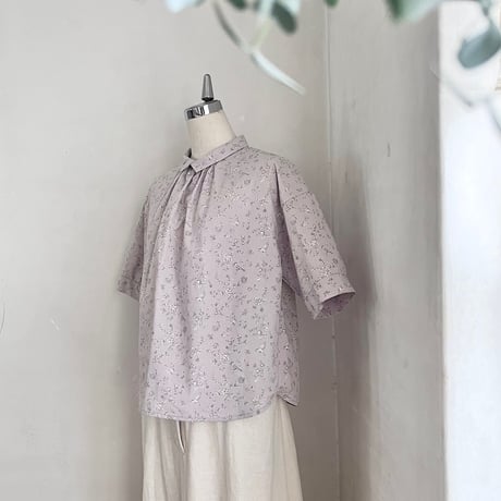 こかげシャツ　半袖　コットン　花鳥プリント　ラベンダー　　　　　　01-24213-5790