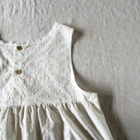 マロニエエプロン　コットン　ローン小玉刺繍　オフホワイト　　　　18-25401-0295
