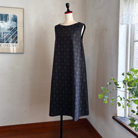 ジャスミンワンピース　コットンローン　花菱刺繍　ブラック　07-26202-0604
