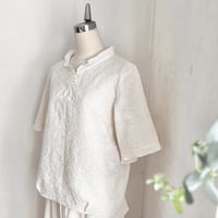 シードルブラウス　コットンローン　花刺繍　キナリ　　　　　　　　　　01-24311-0395